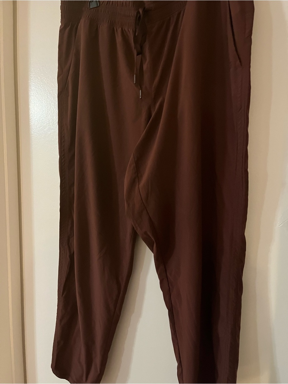 Women’s GAPFit High-Rise Runaround Cropped Pant - Cherrywood Brown XL